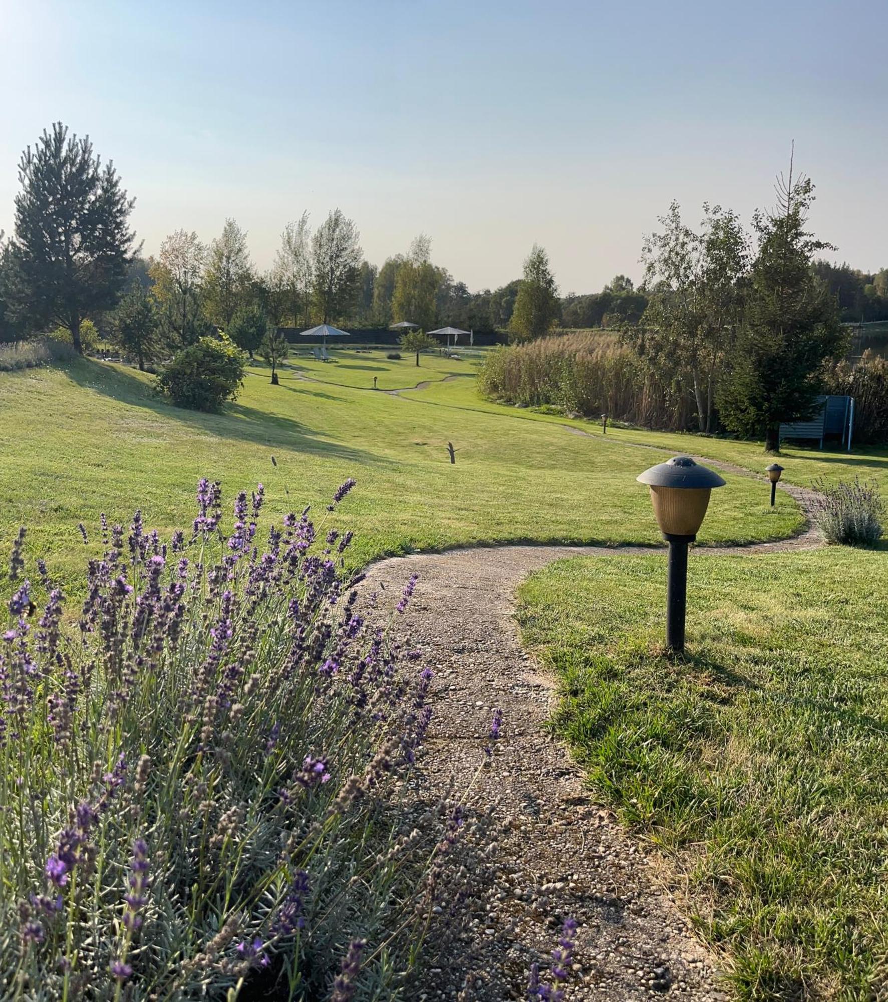 Lavender Village Kiemeliai Buitenkant foto