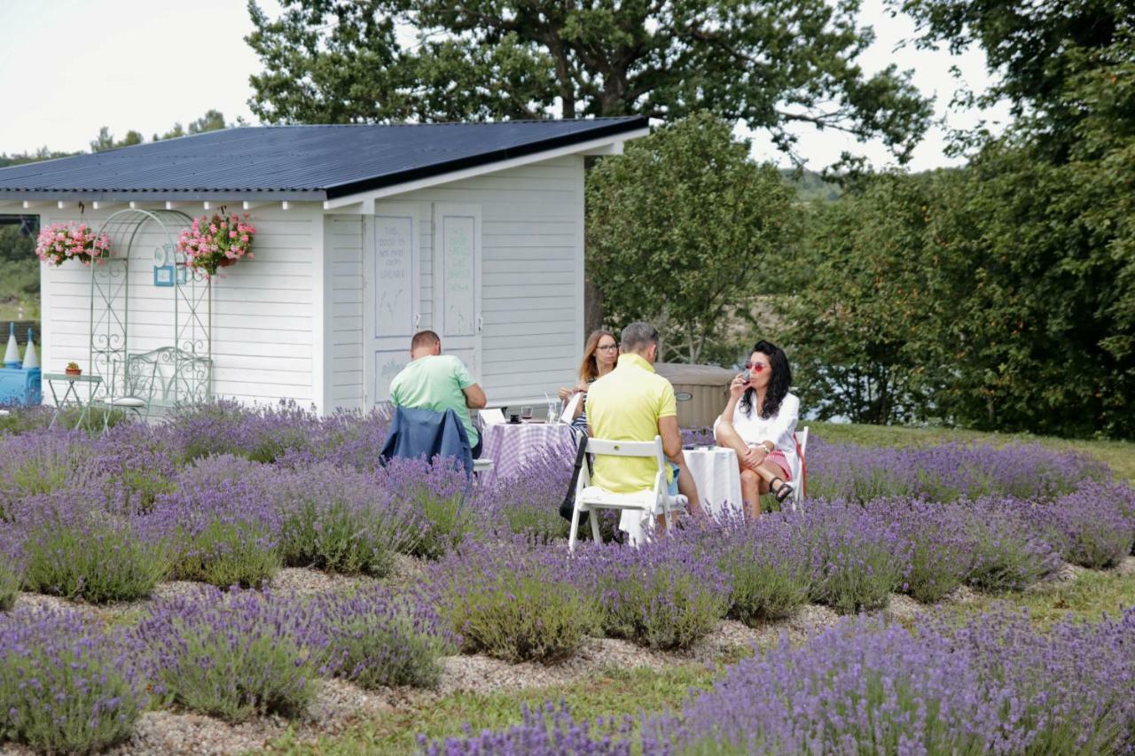 Lavender Village Kiemeliai Buitenkant foto